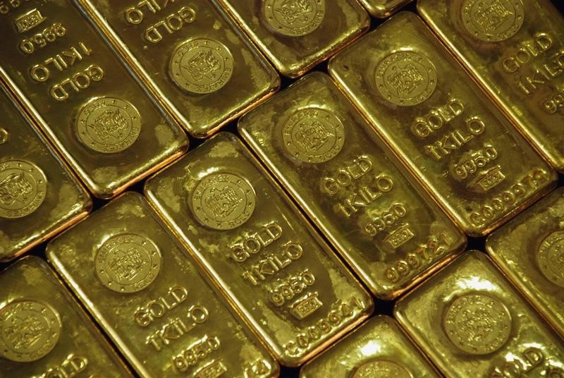 Gold prices rangebound as rate fears persist, inflation cues awaited
