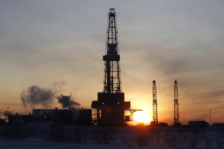 Oil prices fall further after bruising week, econ. data deluge awaited